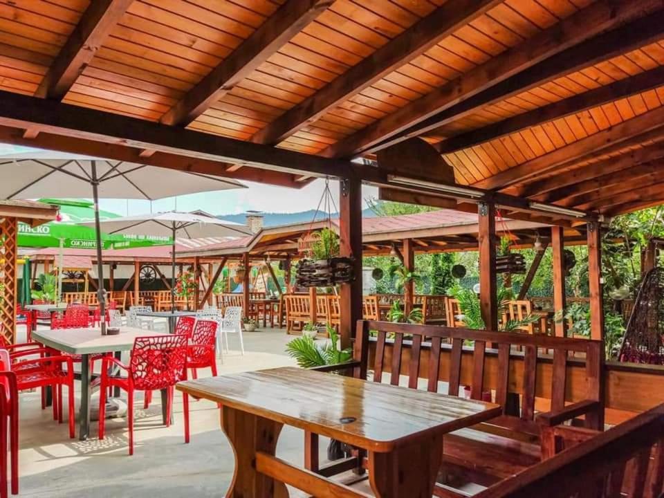 Hotel Alikante 瑟尔尼察 外观 照片